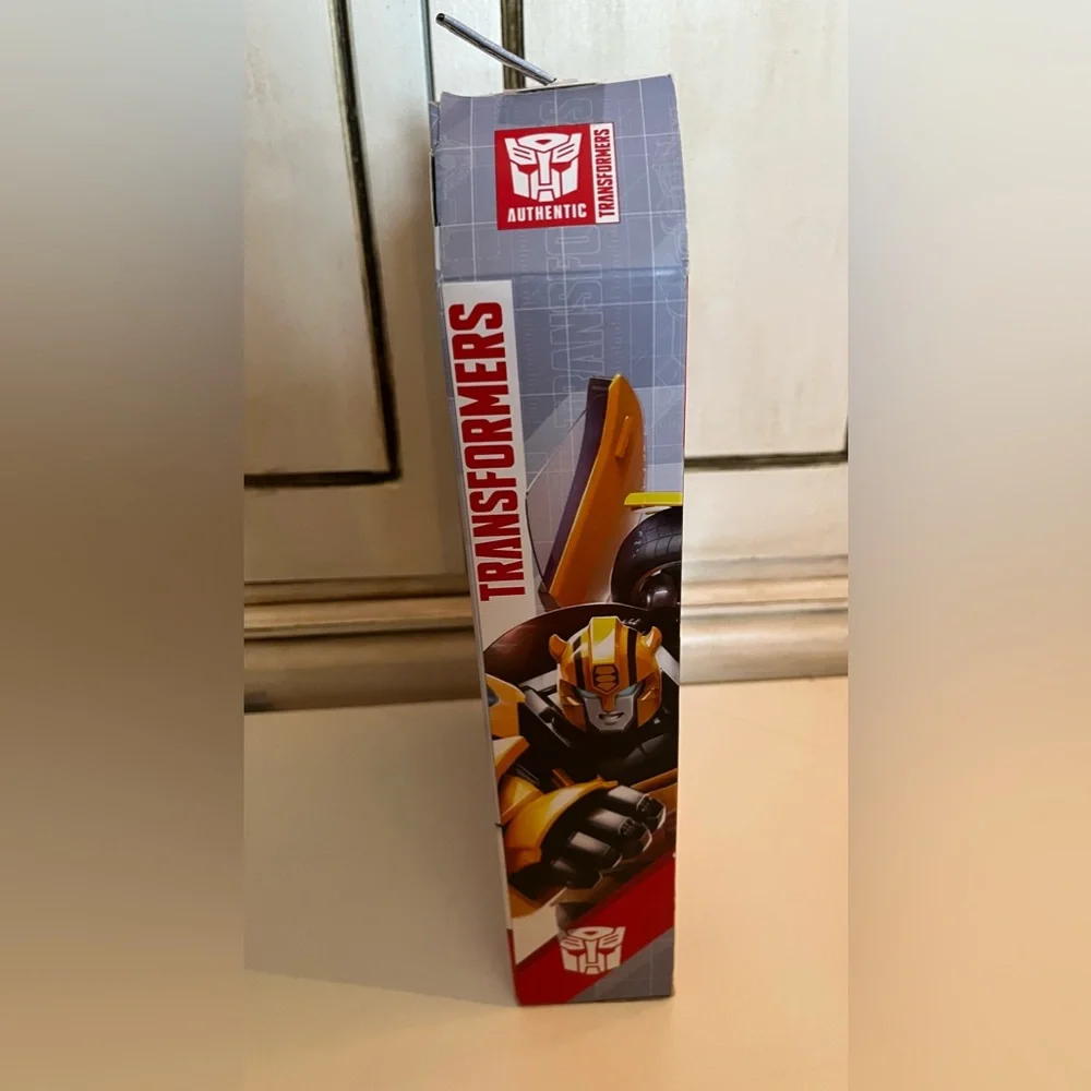 New Hasbro Transformers Authentics Titan Changer 11